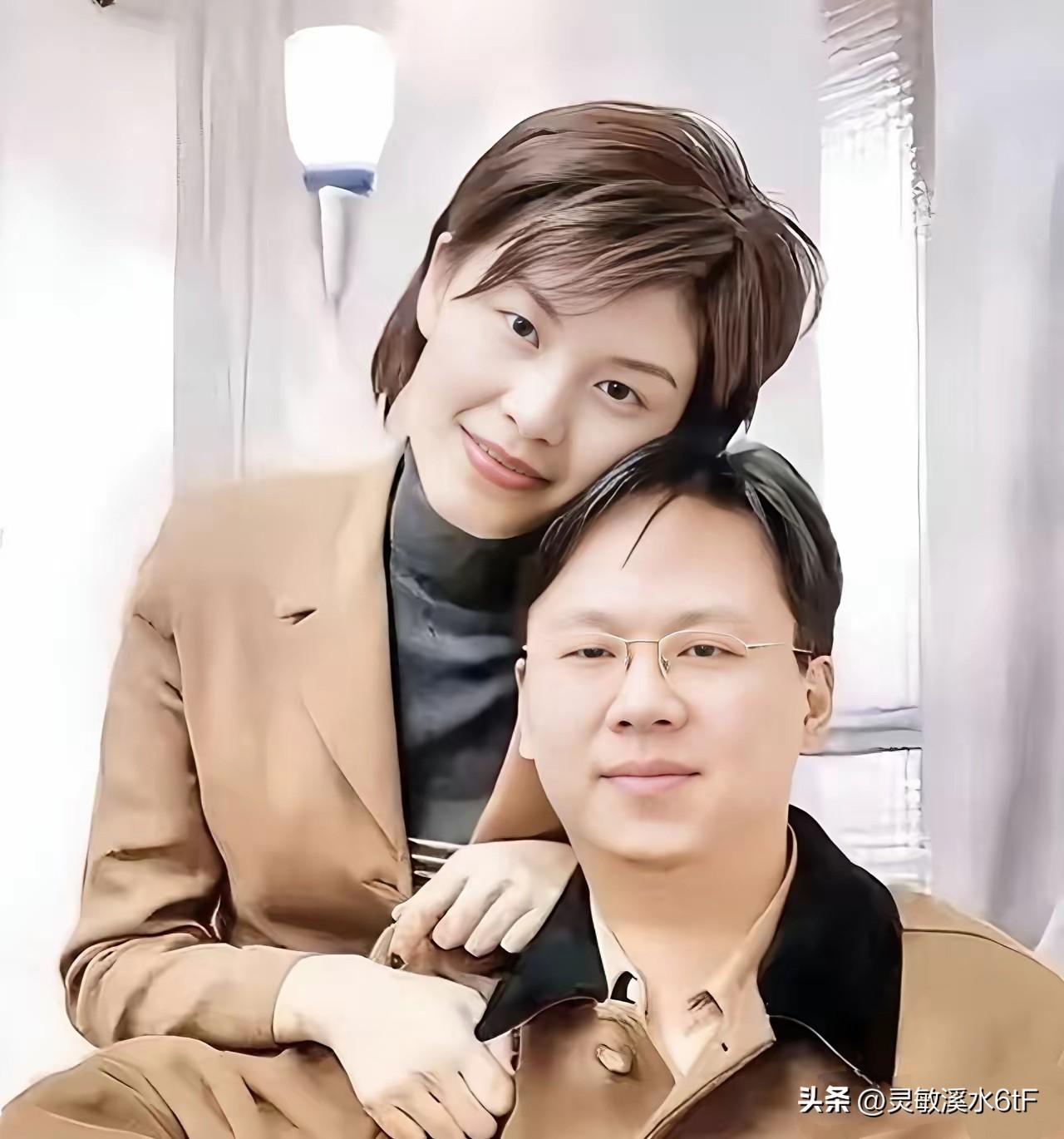 郑丽文和丈夫骆武昌的同框太有夫妻相了！两人从台大相恋，携手走过二十多年漫长岁月，