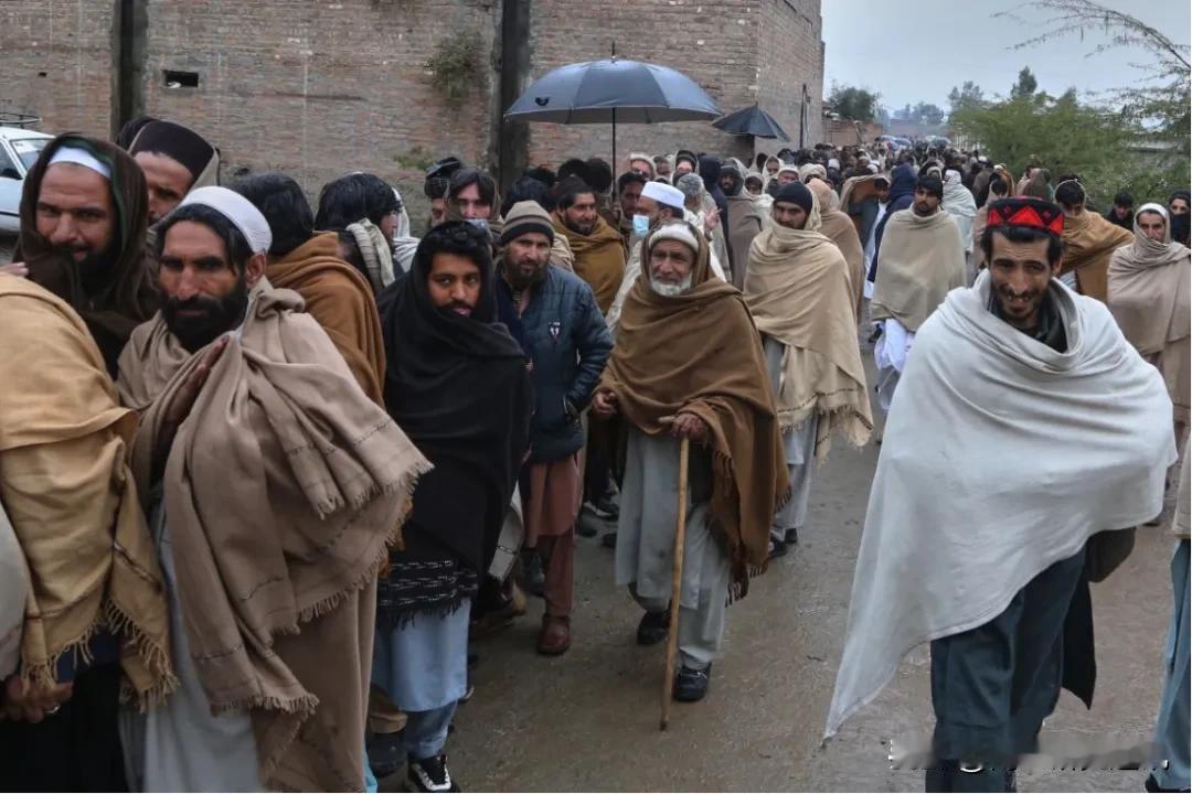 《半岛电视台》《印刷报》1月28日报道，巴基斯坦军方强制开伯尔-普赫图赫瓦省蒂拉