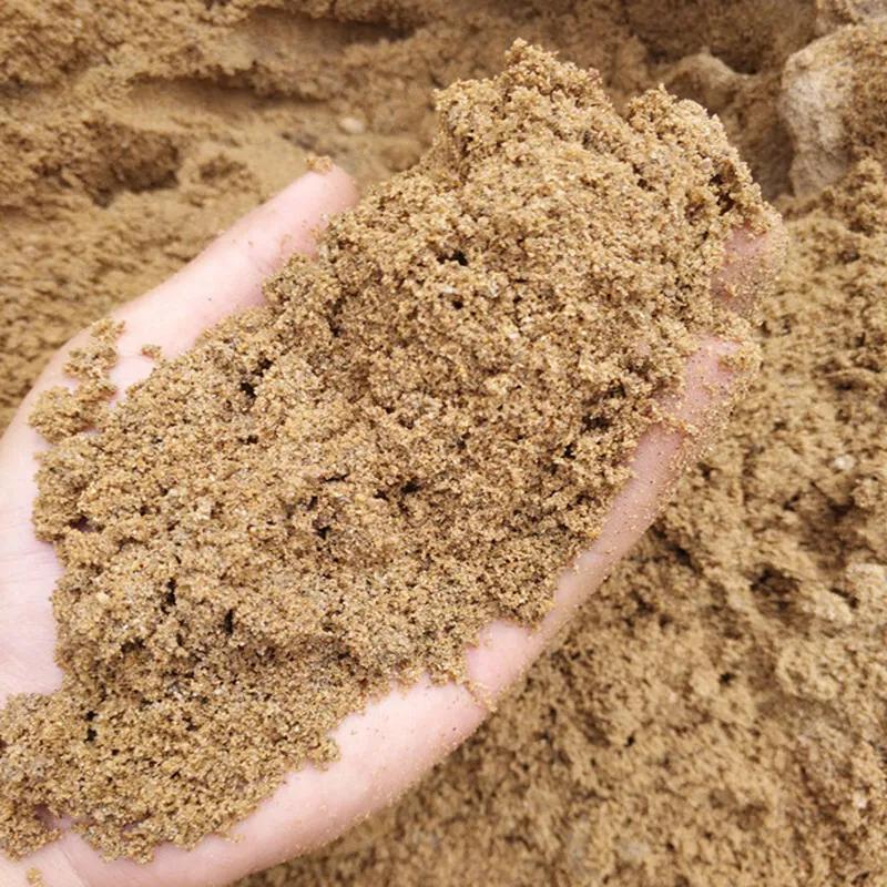 沙漠的沙子和海沙不能用于建房的原因主要有以下几点：

含泥量高：沙漠的沙子和海沙