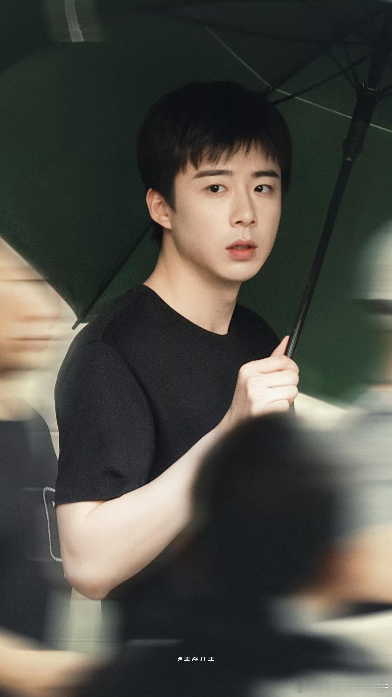欣赏一下我原原警官的美貌，一眼万年也不过如此吧