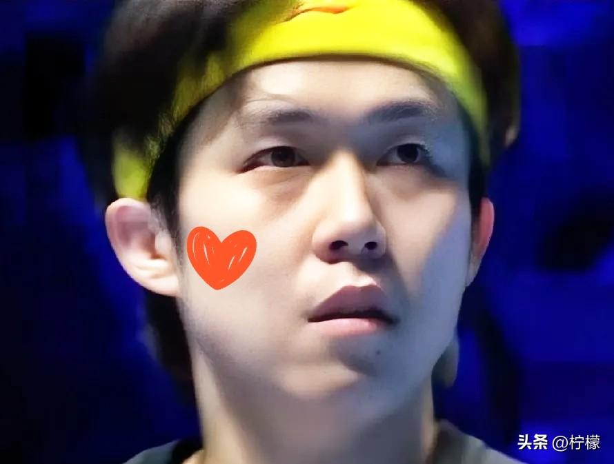 刚看完王楚钦世界杯首秀，
后背有点发凉。
原来王楚钦打约内斯库，压根就不是想跟他