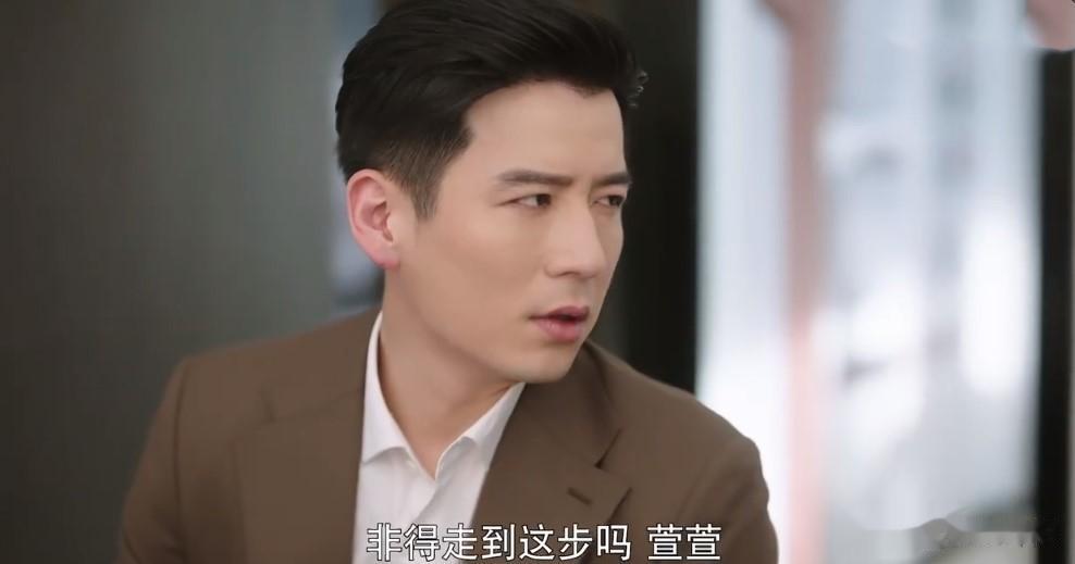 《闪耀的她》剧中，陈萱萱都坐在民政局，等着办离婚了，渣男林浩却感念2人在一起那么