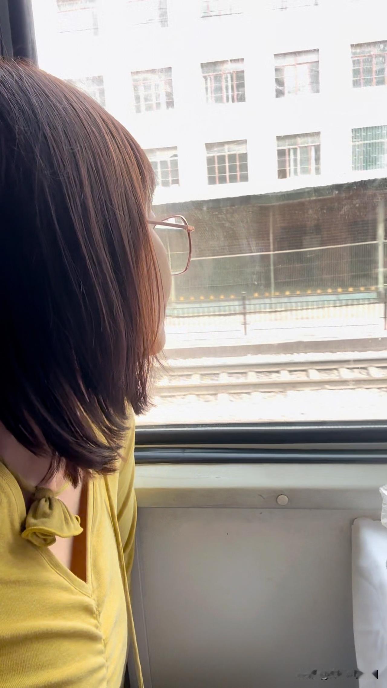 坐18个半小时火车去北京，单亲妈妈的求医路，再难也得走！

老铁们，我在去北京的