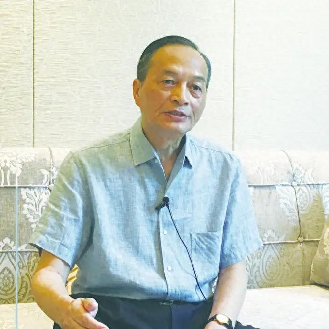 练知轩（1945年2月-2024年5月21日），男，福州人。
 
1945年的福