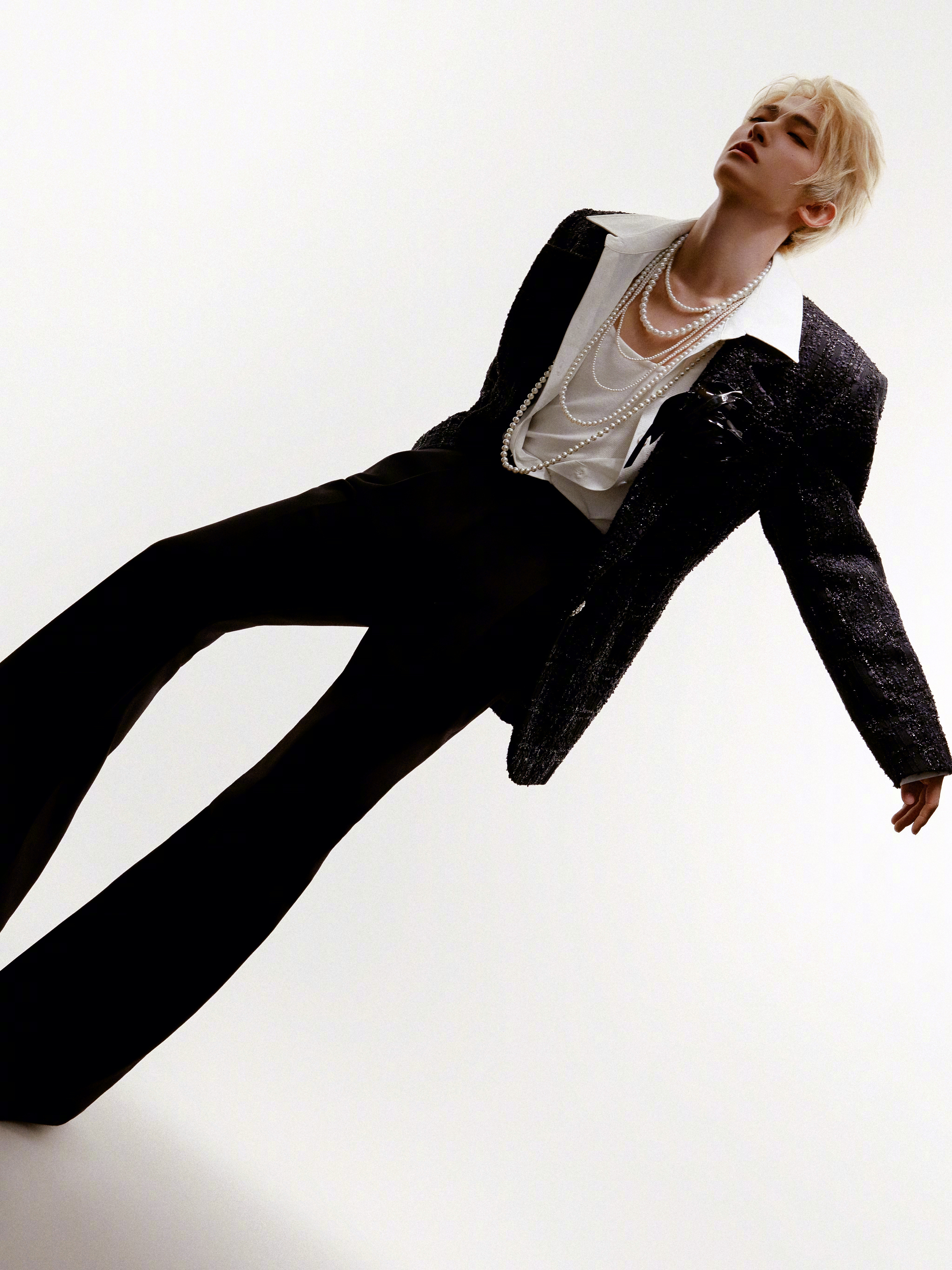 刘宇出镜南京站造型，以Alexandre Vauthier 2019秋冬高级定制