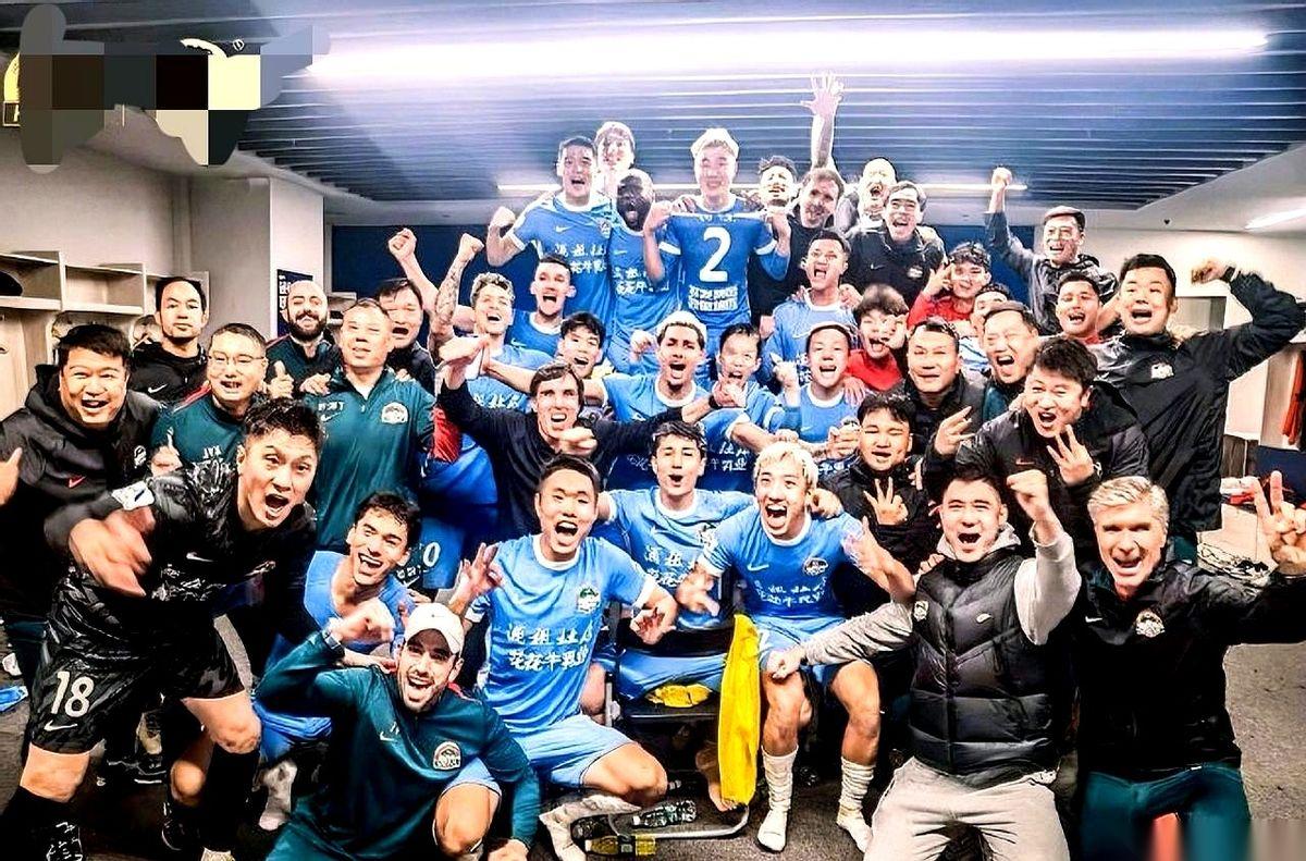 尹鸿博，身价3万欧，进过14次国足。
王上源，30万欧，28次国足。
就这俩数字