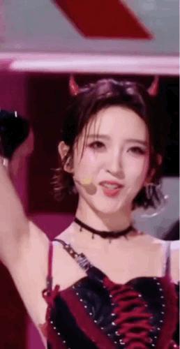 唐艺昕 何宣林唐艺昕超会接梗，还很会互动，还帮队友说话，都是给他的part也是认