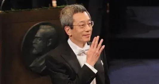 “我是美国人，不是中国人！”2008年，得知钱学森的侄子钱永健荣获诺贝尔化学奖，