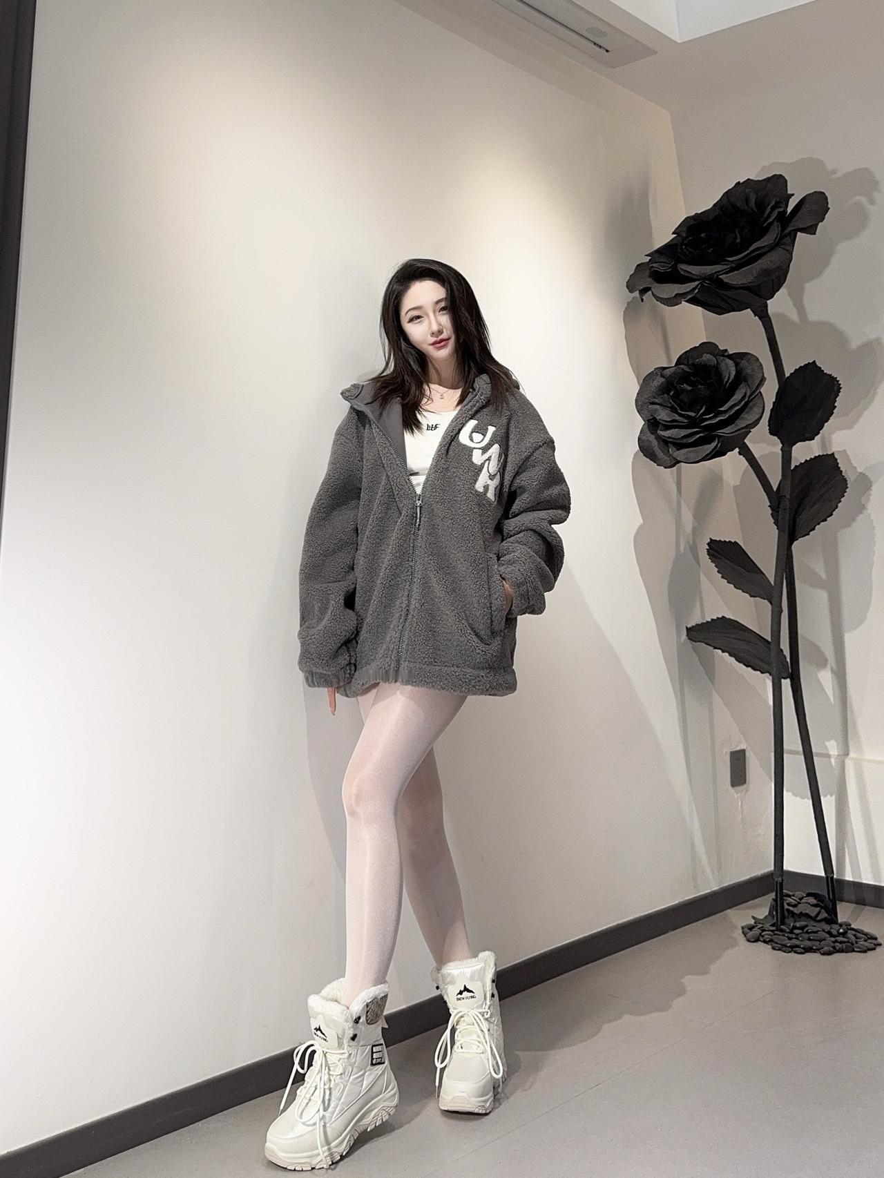 ootd穿搭  雪地靴穿搭 天冷加丝 感觉至上