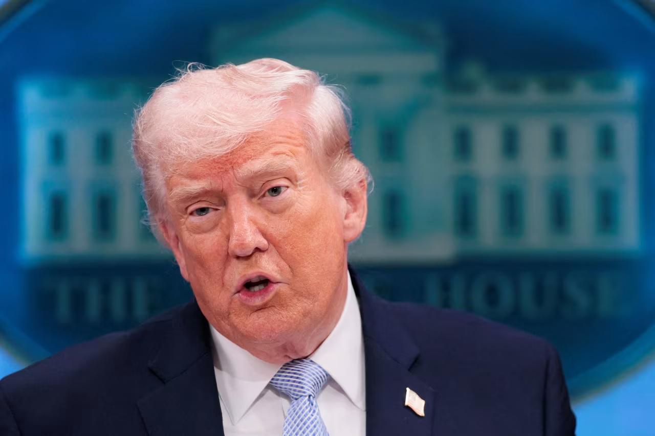 特朗普呼吁怒查“内鬼”：谁泄露了美军飞行员在伊朗失踪？敢不交人就送记者进监狱，