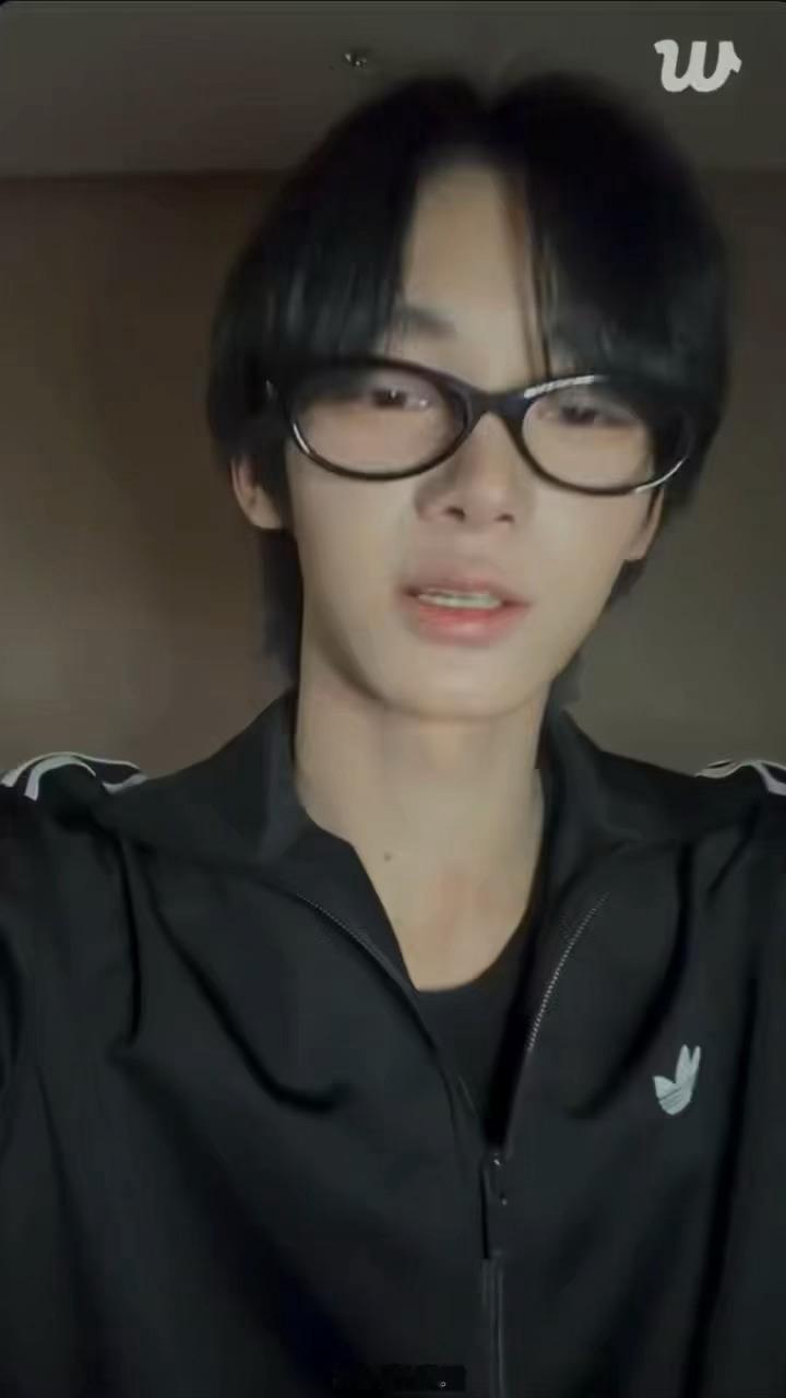 这个好像在给我喂🍼含真是我妈妈 