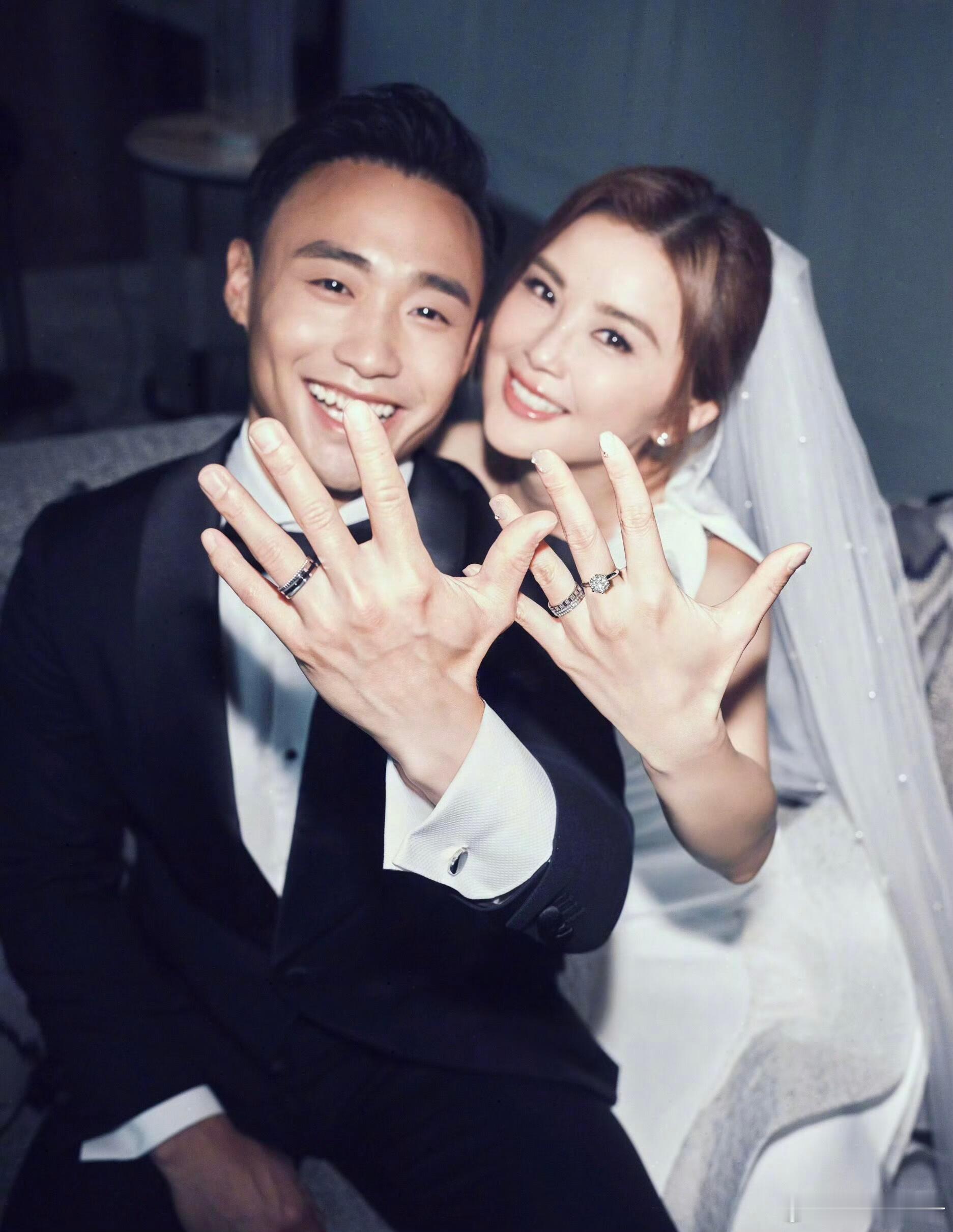 蔡卓妍结婚这男的的长相有点像 杀 猪 盘 