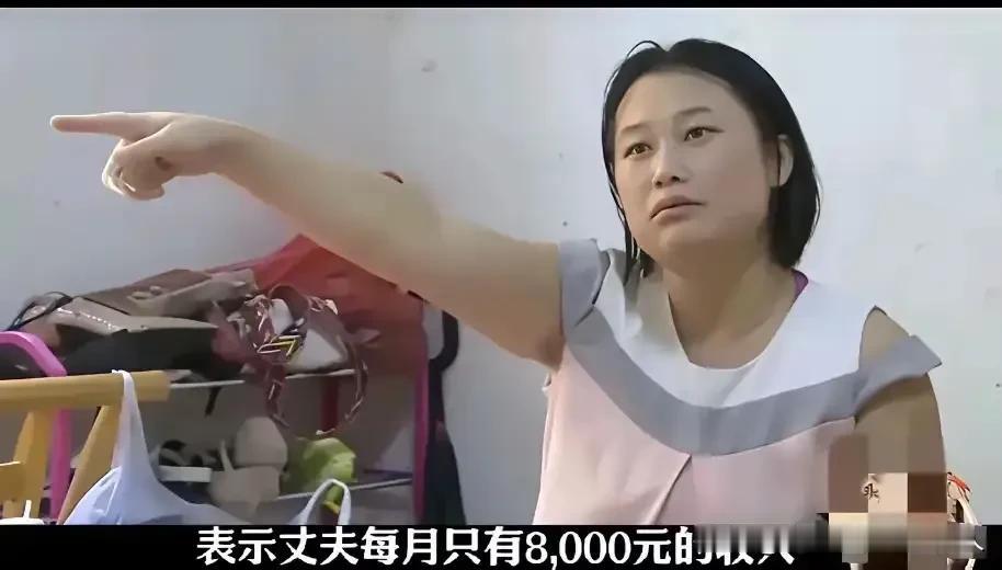 换成是我，这样的媳妇也坚决的离！
湖南湘潭一男子，月薪有8000块钱。每个月，他