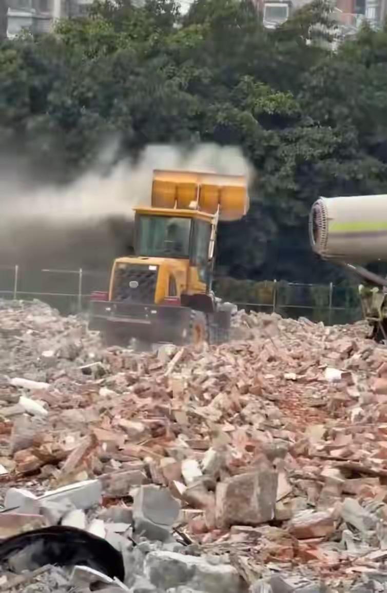 工地吹风扬尘系“操作失误”？广州海珠区通报：成立联合调查组调查

近日，一则关于