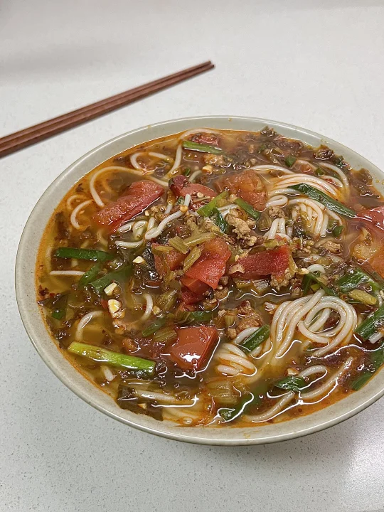 酸菜肉末米线太香了🤤好吃到汤都喝完❗️