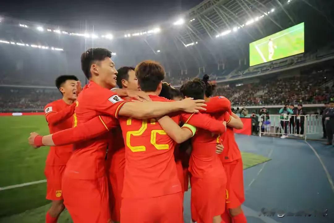 大实话！国足想要取得胜利，可以从以下三点入手：
1. 苦练角球点球等一系列定位球