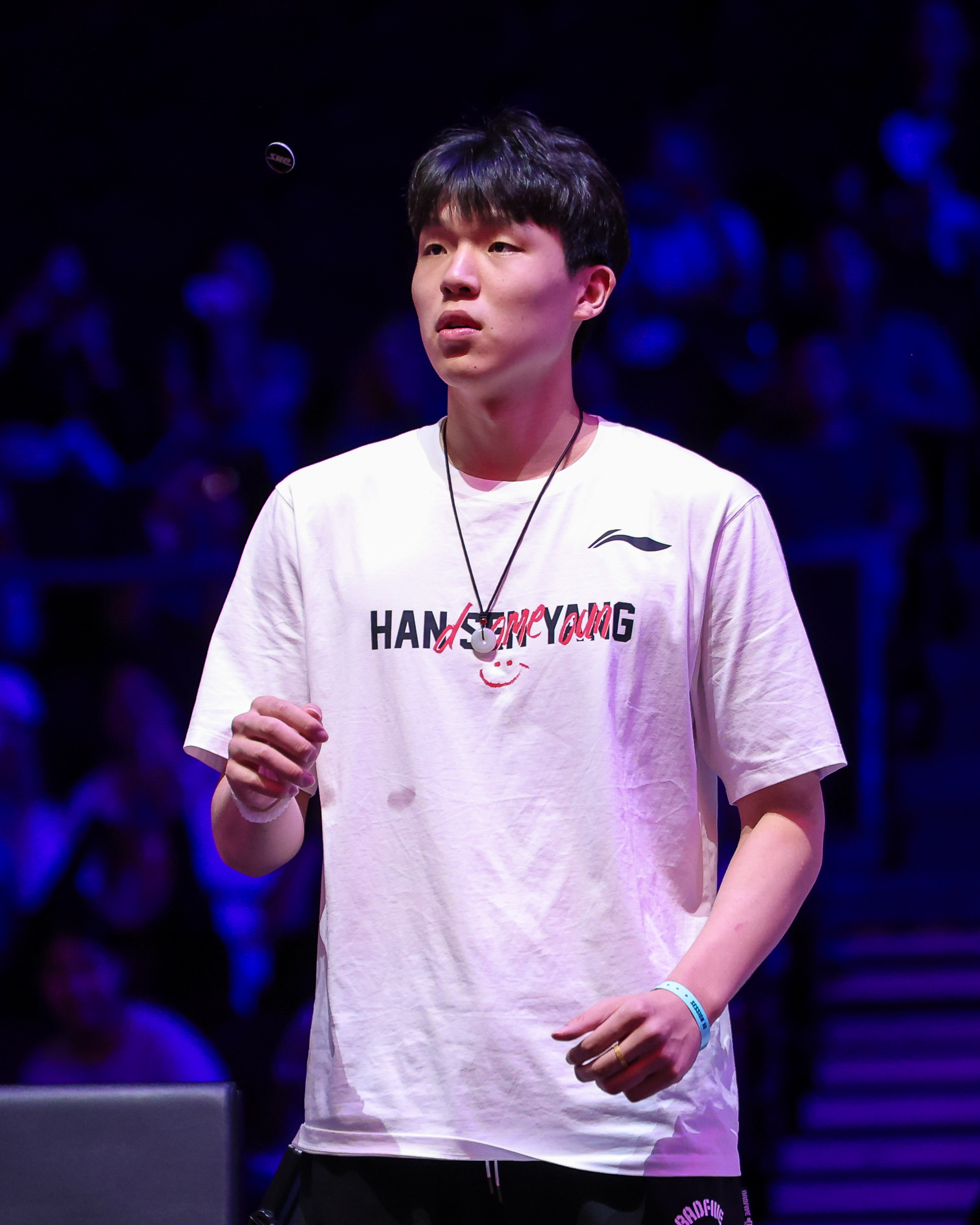 杨瀚森王励勤同框杨瀚森王励勤交流 杨瀚森现身WTT美国大满贯台前幕后的图~除了给