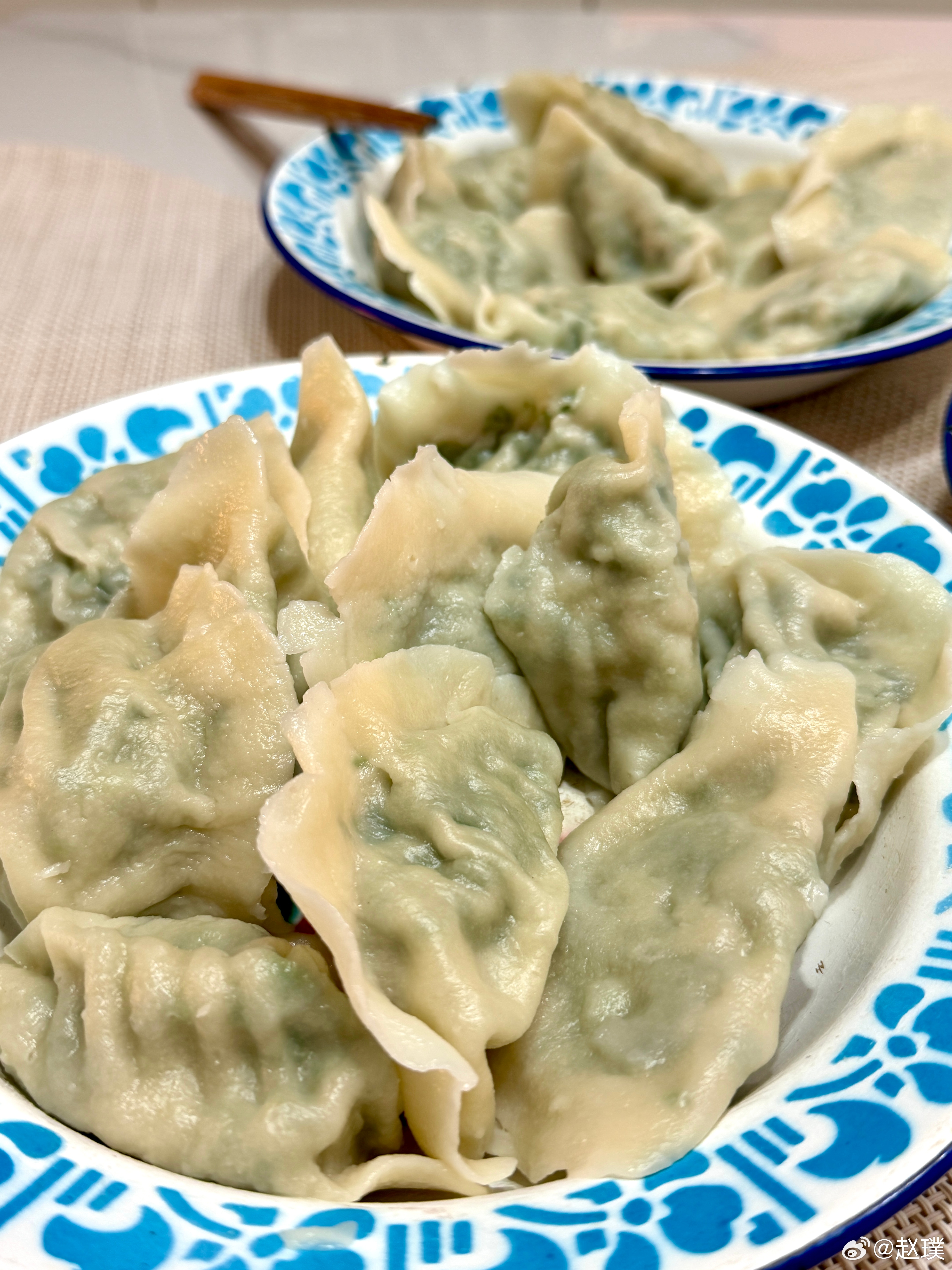 头伏饺子二伏饺子。冬至饺子夏至饺子。上车饺子下车饺子。好吃不如饺子，好玩不如包饺