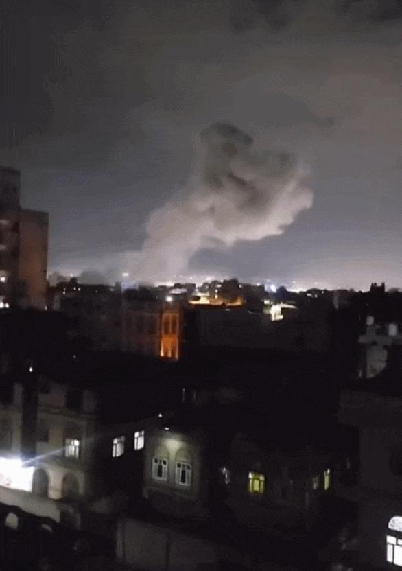 美军最近动作频频，一边在叙利亚狂轰ISIS据点，一边对着也门胡塞武装下狠手！特朗