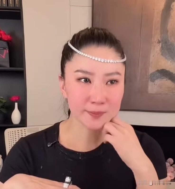 谢贤前女友自曝想结婚生子


谢贤前女友Coco直播坦言，自己一直渴望结婚生子，