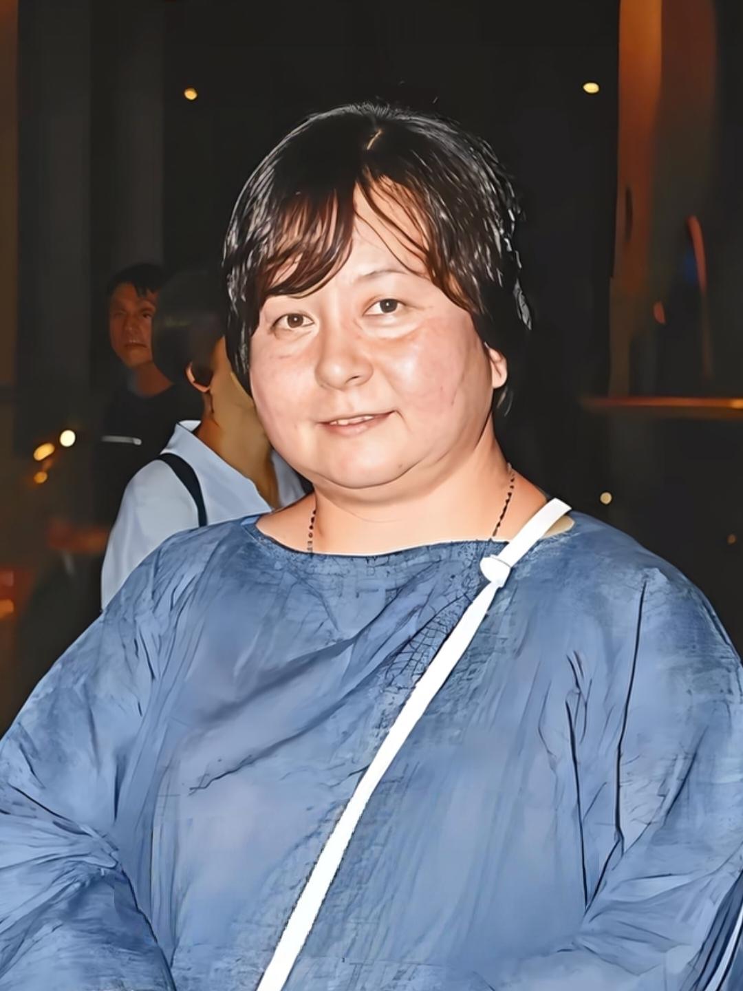 我能接受何超蕸60岁去世，
也能接受她没结婚没儿没女，
可我真的不能接受，她是因