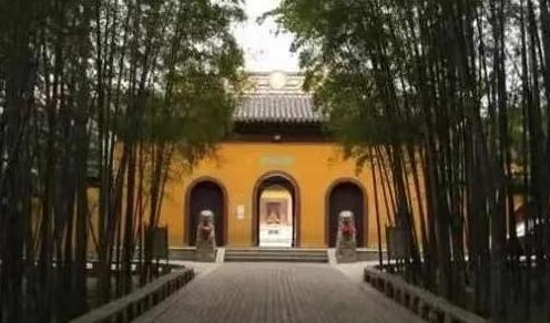 浙江宁波，一寺庙住持包养已婚女子25年，还在寺中与该女子发生关系。在一次苟合后，