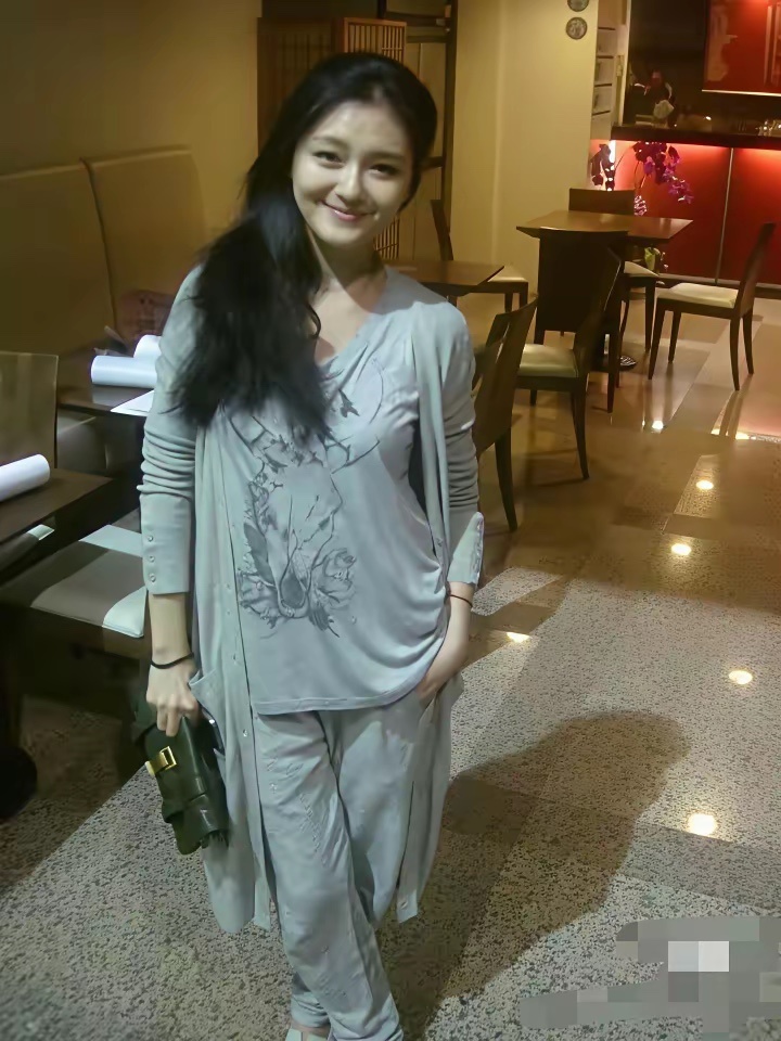 张兰被前儿媳和部分网友说成是恶婆婆，马筱梅直播时有许多网友在公屏上一直扣这几个字