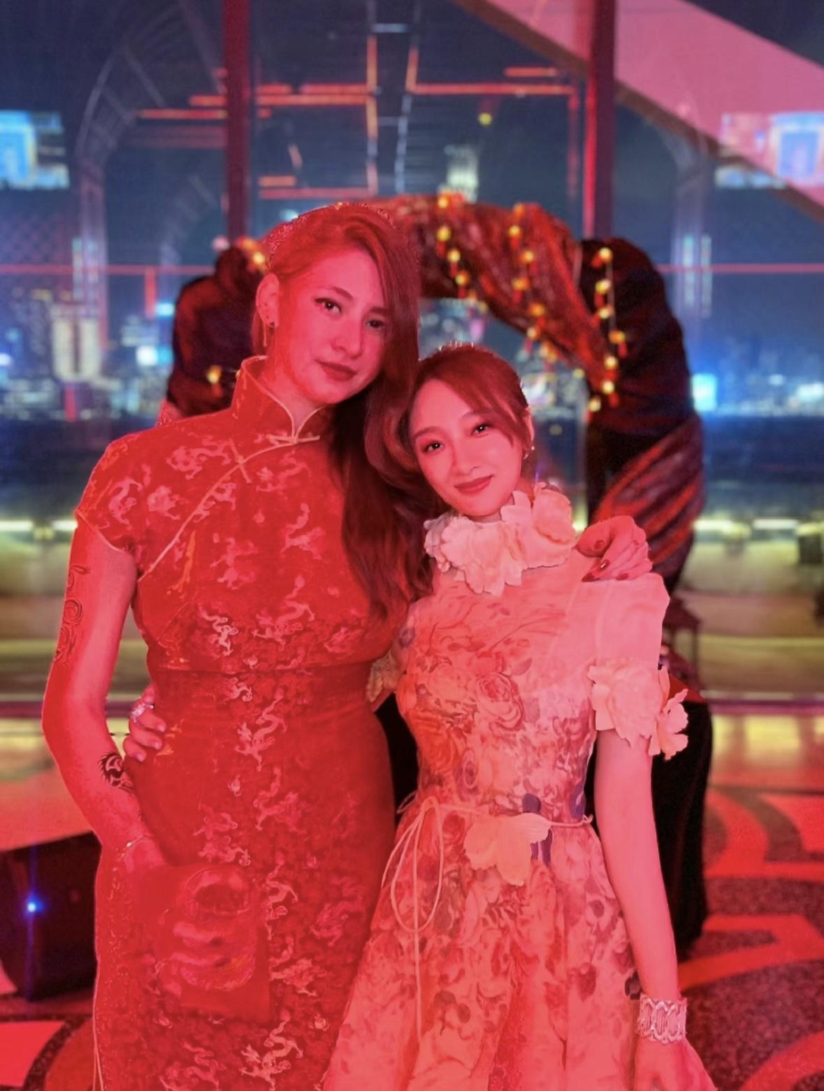 何鸿燊大房外孙女罕露脸，穿旗袍举办30岁生日派对，身材高挑出众
何家晴是何鸿燊外