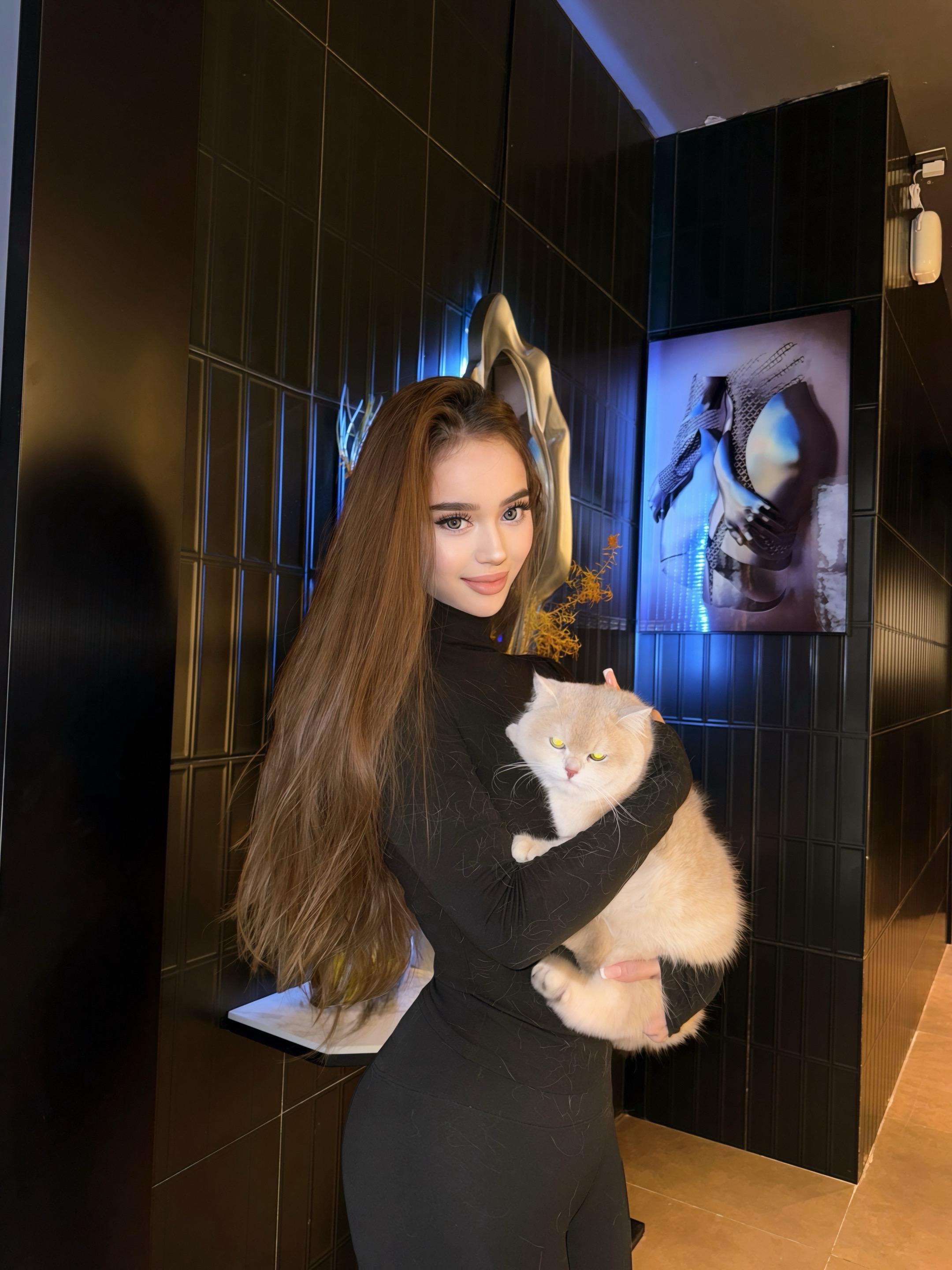 我和我的小猫..🤍