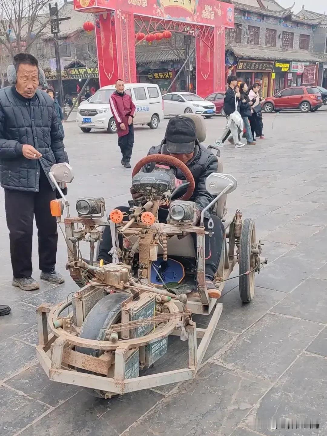 轮边电机、转向助力、光头胎、激光雷达、钢管车架、绞牙减震、可溃缩转向柱、原地掉头