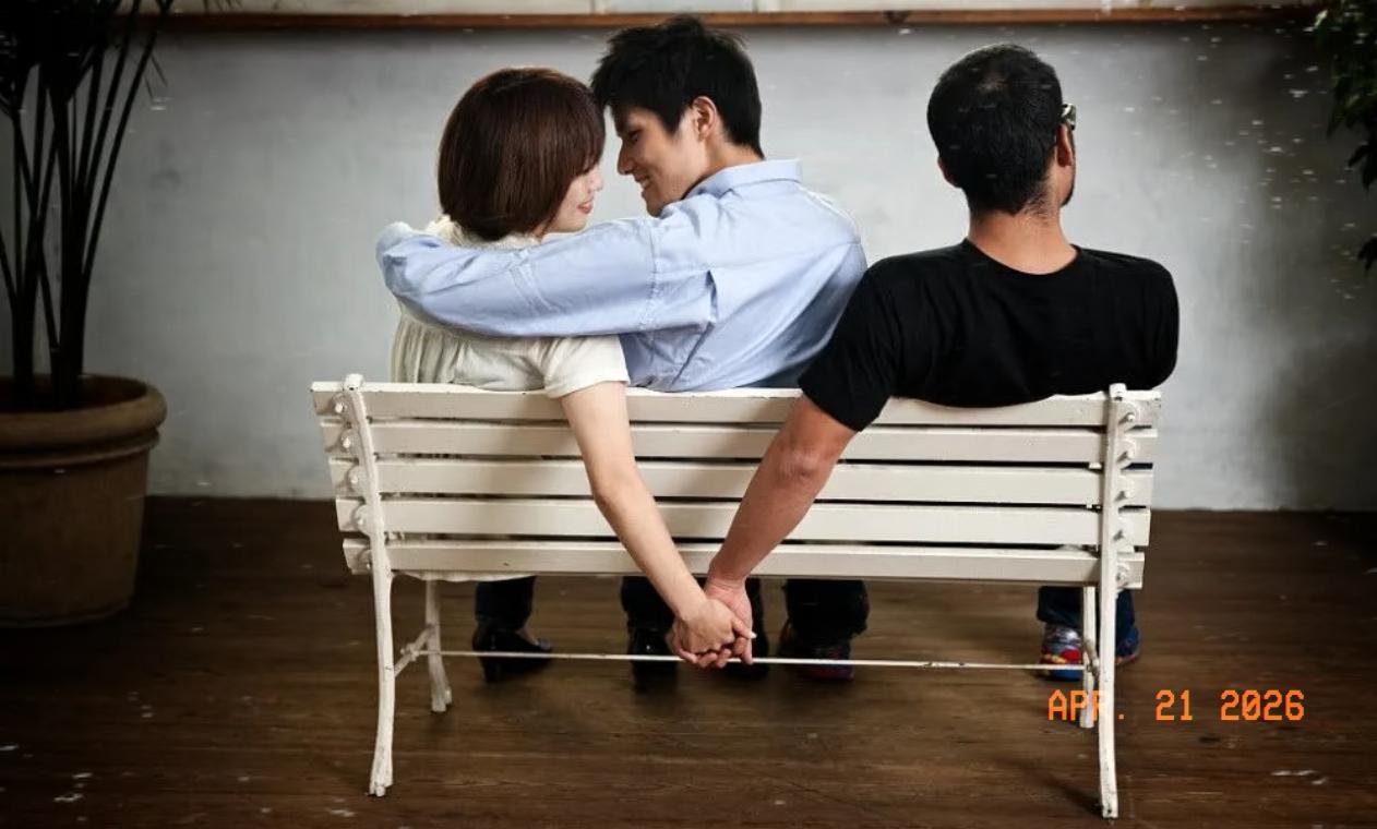 “纵欲无度，根本就是在玩火自焚！”

某小区一个三十多岁的女人，老公常年在国外打