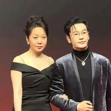 是我看错了吗？这竟然是闫妮！ 