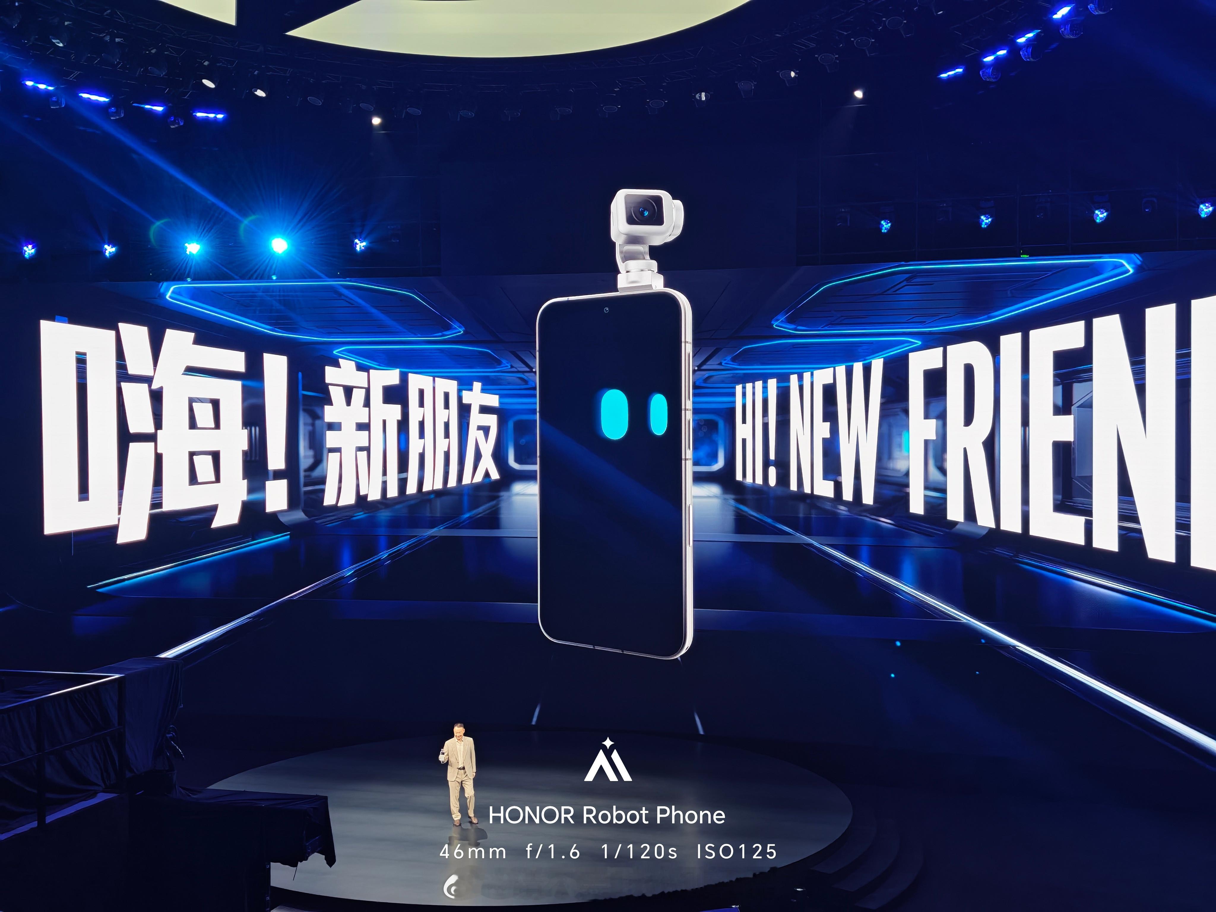 荣耀Robot Phone 拿着荣耀Robot Phone拍荣耀Robot Ph