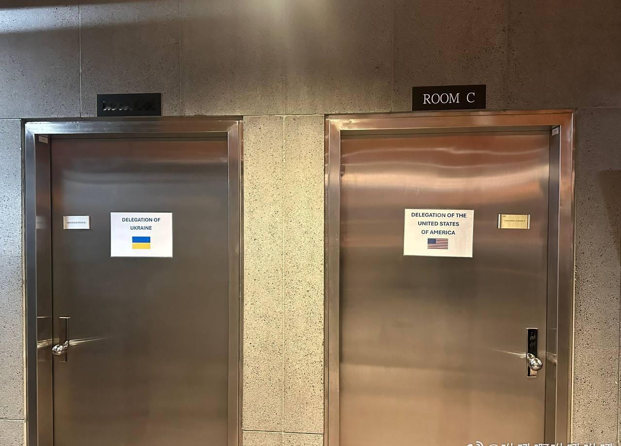 都在传
说日内瓦 乌克兰和米国代表就28条开始谈
俄乌冲突美结束俄乌冲突28点计