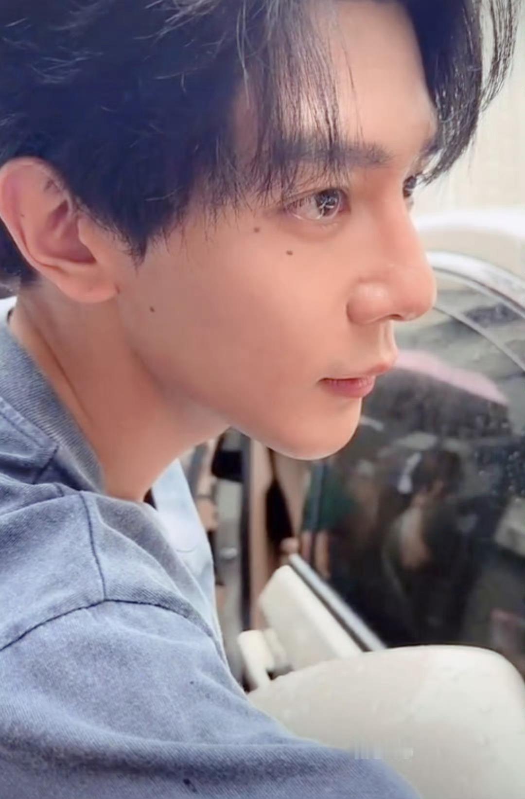 夏之光[超话]夏之光的眼神儿是内娱最清澈的存在。💚 ​​​