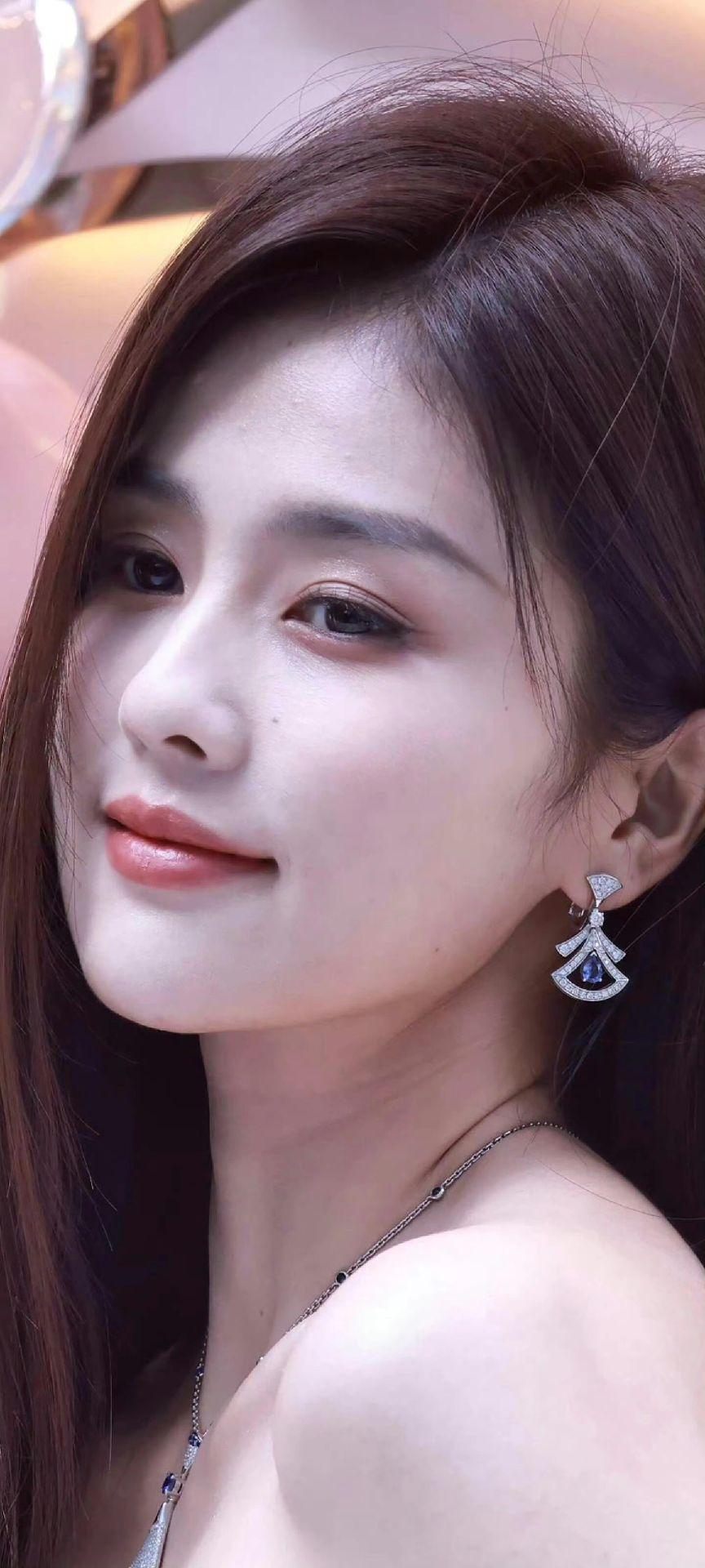 女星生图怼脸拍。   这个时候 很重要了