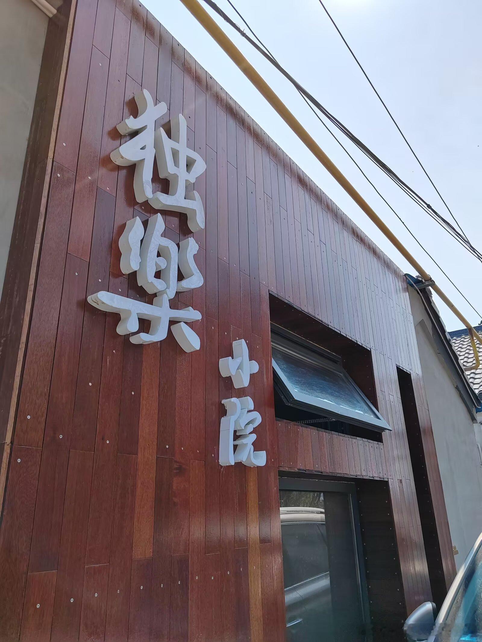 强求留不住的人，纠结回不去的过往，过分在意别人的评价，事事追求完美无缺，都是在不