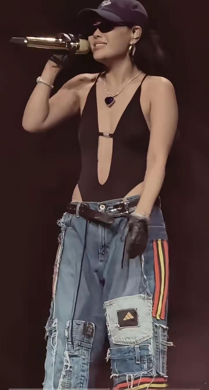 难道，非要穿一些奇装异服搏眼球吗？ 