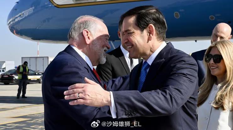 鲁比奥抵达以色列，美国驻以色列大使迈克·赫卡比在本古里安机场接机。 随后鲁比奥在