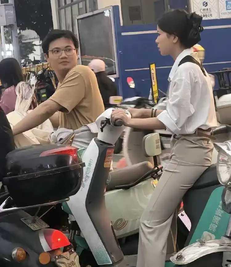 路遇。
男人至死是少年。