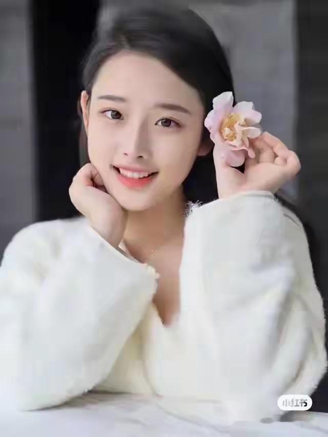 宴会上，情人当着我的面，揽着团长妻子的腰说：“别人家老婆真香！”大伙全憋住了气，