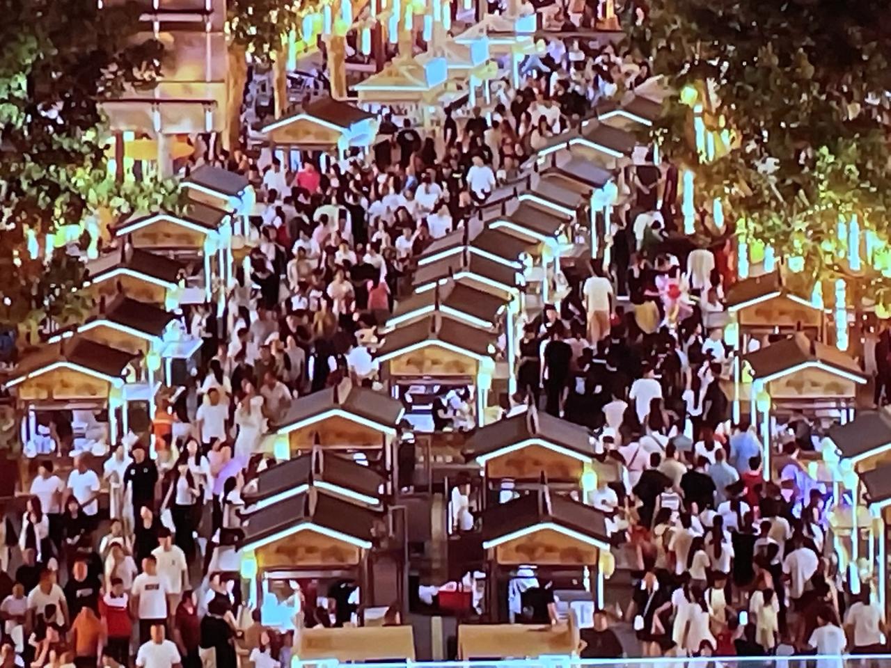   #邯郸# 昨天央视《晚间新闻》两次报道了邯郸旅游，而大名府的夜间美景和活动还