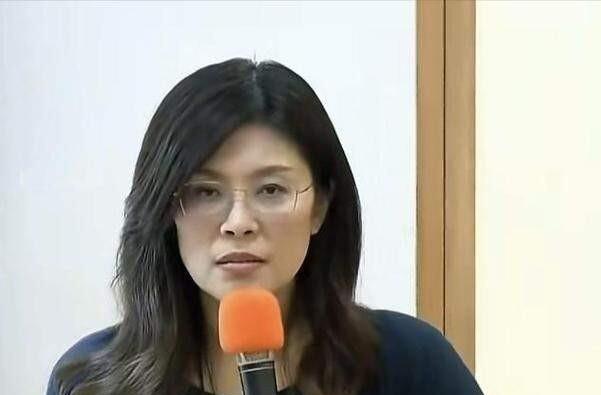 郑丽文这趟算是白跑了。跑去找卢秀燕聊军购，结果人家早就把话说死了——8000亿、