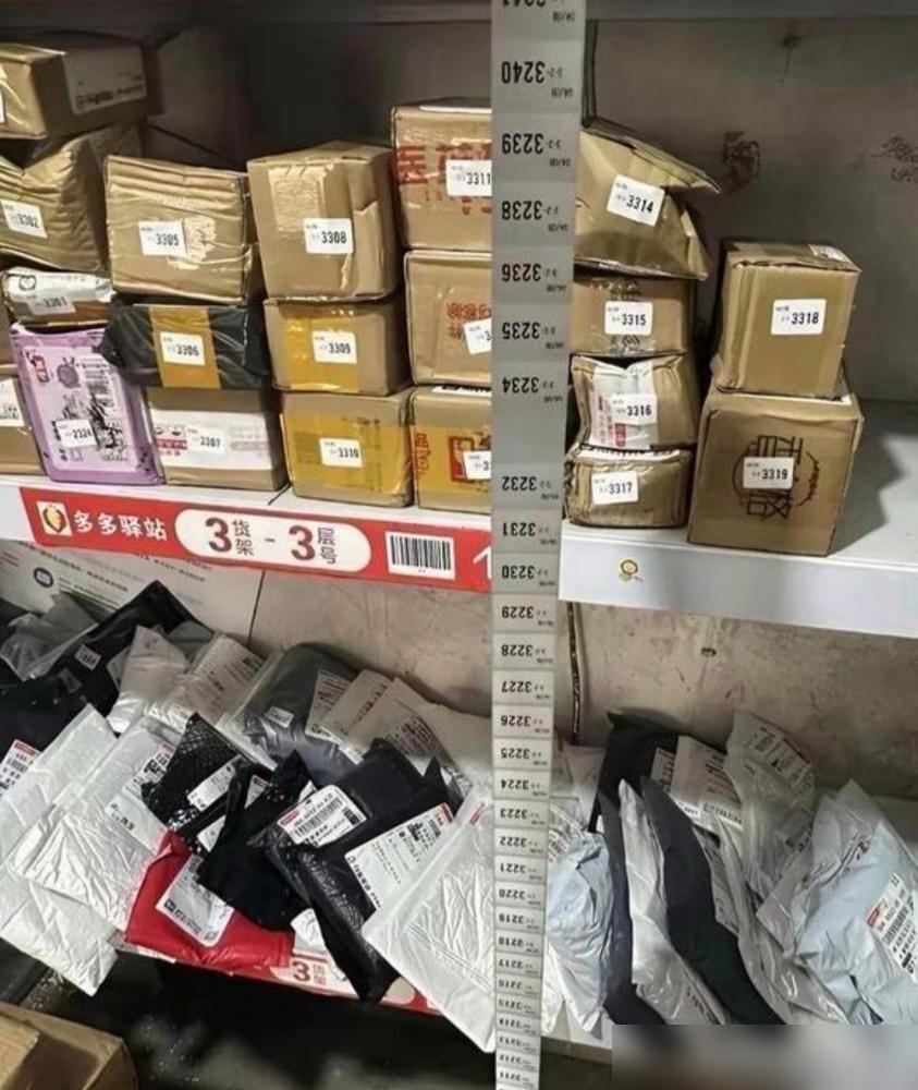 开快递驿站第四天，快撑不住了。

现在再看那6万元转让费，接下的哪里只是货架和包