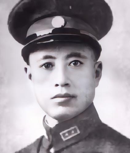1950年，“大汉奸” 夏文运 被按在审问室，刚骂完他“卖国贼”，他突然掏出块磨