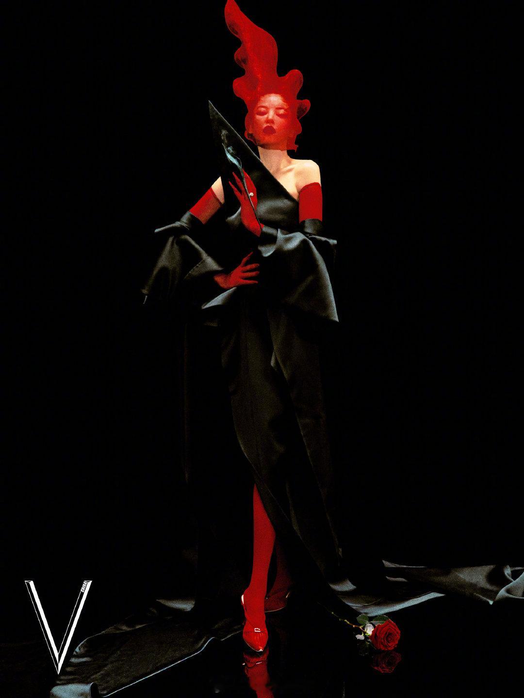 辛芷蕾好长的眼线 辛芷蕾再登V中文版封面 辛芷蕾二登V中文版，好长的眼线啊，锋芒