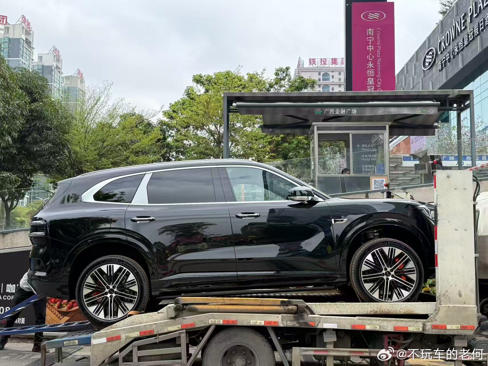 极氪8x 各地的车陆续到咯 