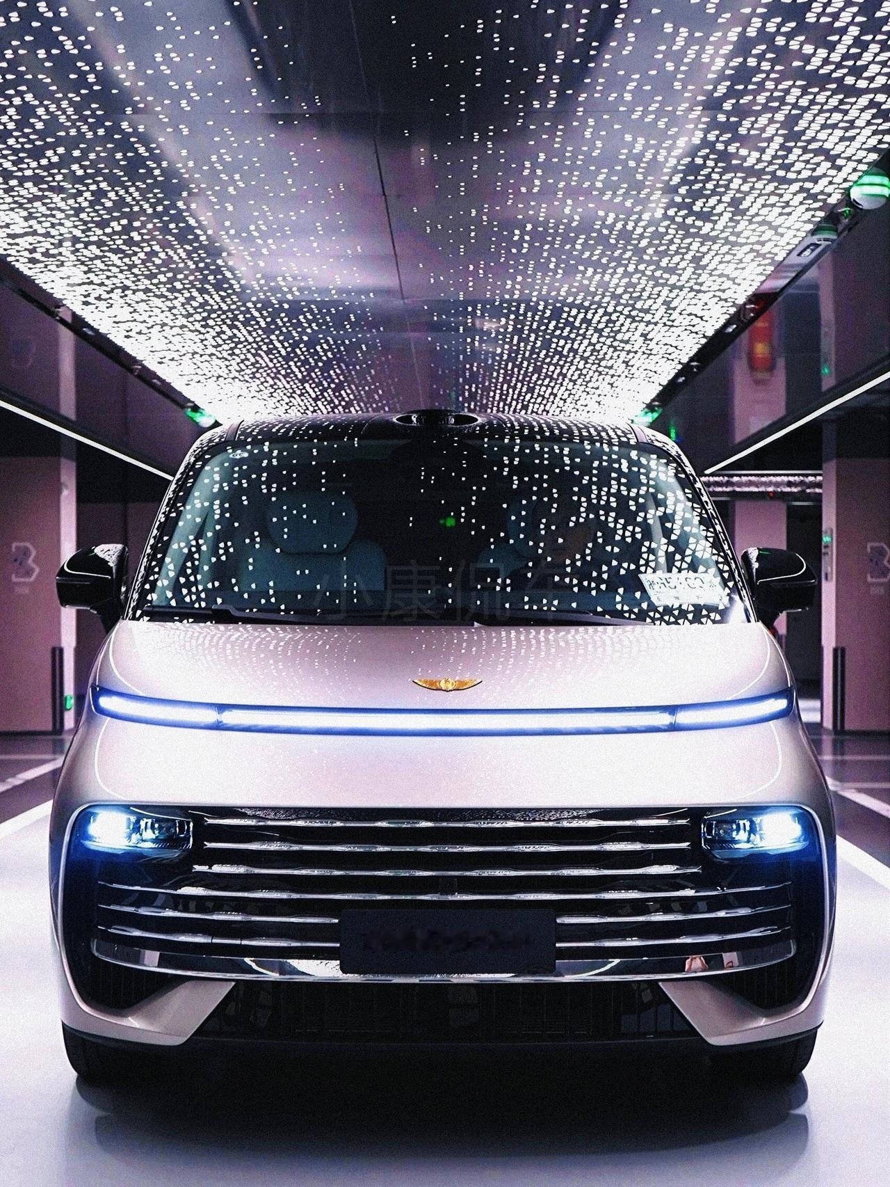 吉利银河V900豪华MPV吉利银河V900这台豪华大平层MPV真的长在我心巴上了