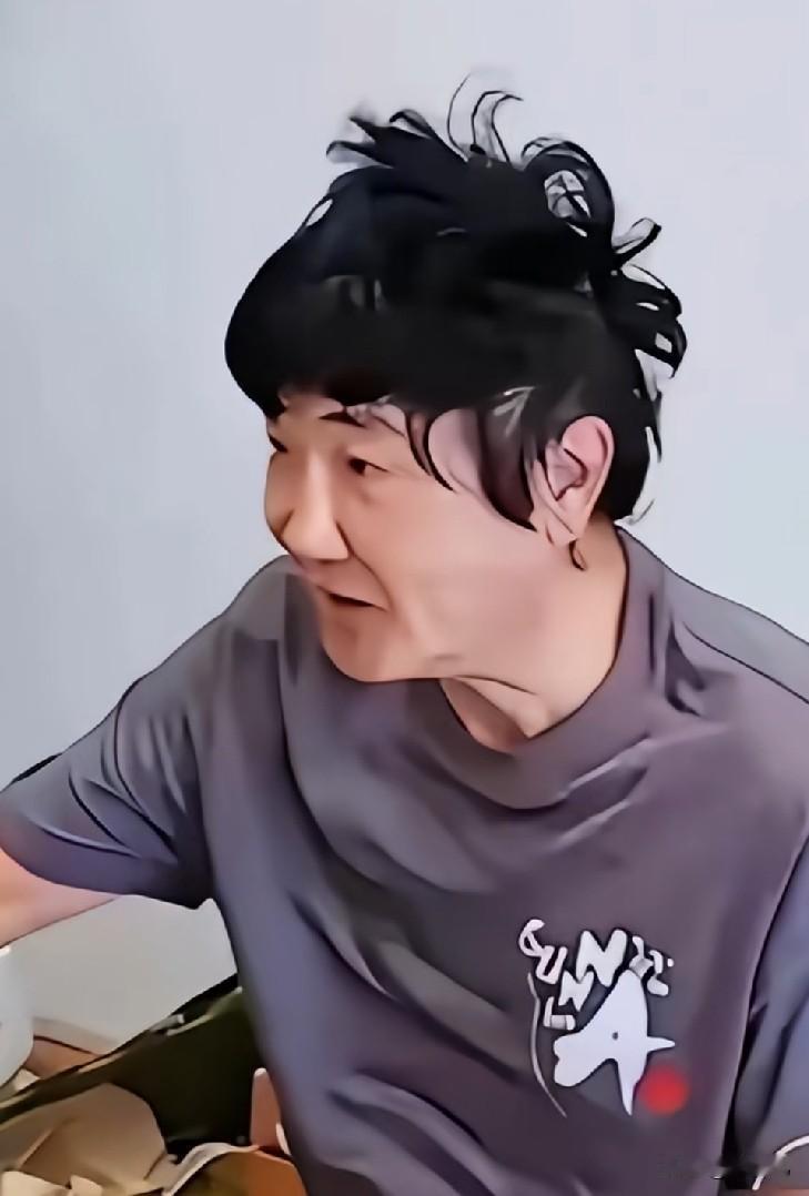 看了明星57岁的生图，
瞬间解决了我的年龄焦虑，
容貌焦虑，金钱焦虑，
啥啥焦虑