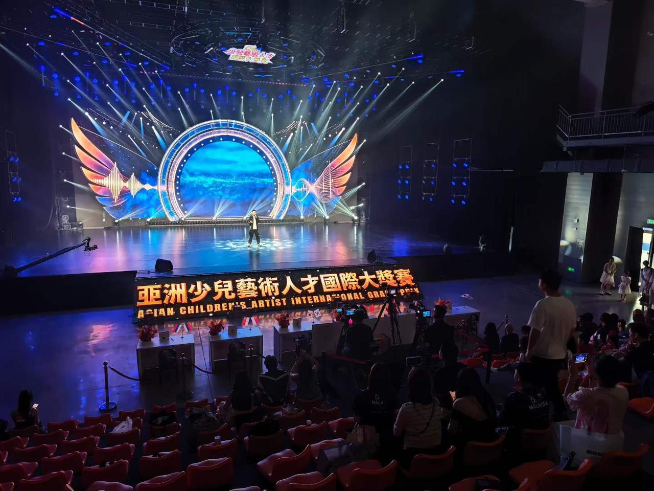 由亚洲少儿音乐协会主办的亚洲少儿艺术人才国际大赛，今天在微天府演播中心开赛！来自